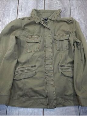 Torrid women’s military style cargo jacket with studs.  Size 00